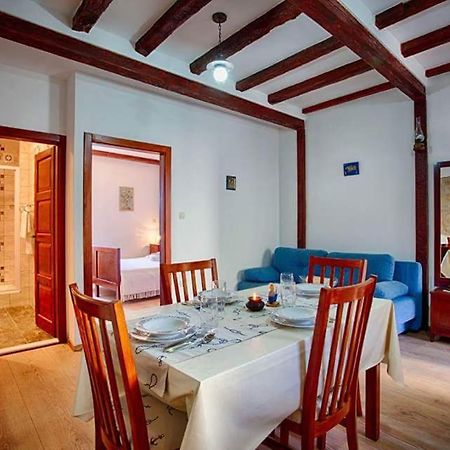 Apartment Domina Vis Bagian luar foto