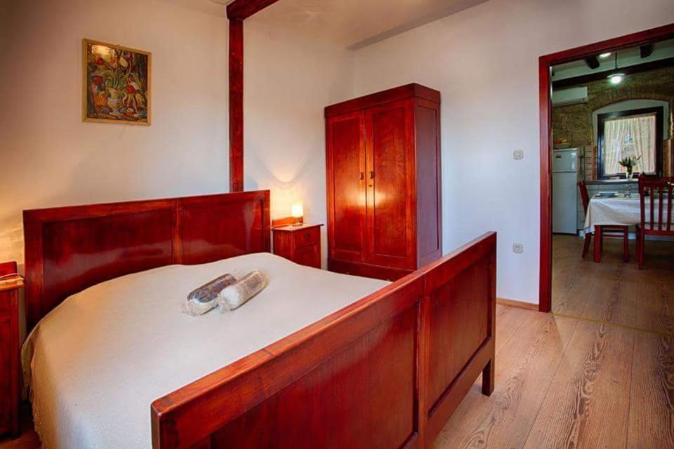 Apartment Domina Vis Bagian luar foto