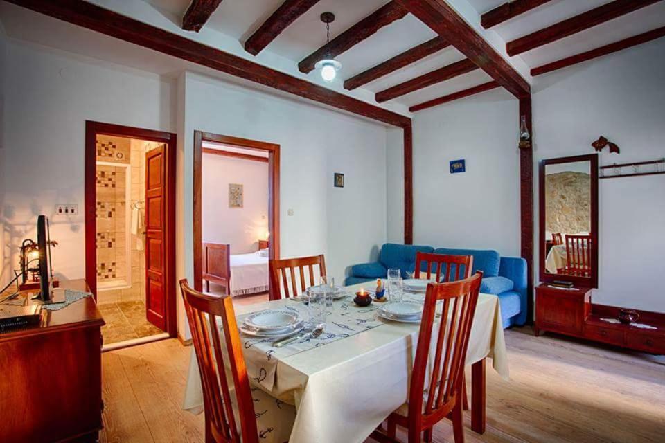Apartment Domina Vis Bagian luar foto